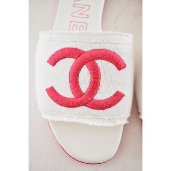 Chanel 24C White Fuchsia Pink CC Logo Fabric Knit Mule Slide Slip On Sandal 41 - Picture 11 of 15
